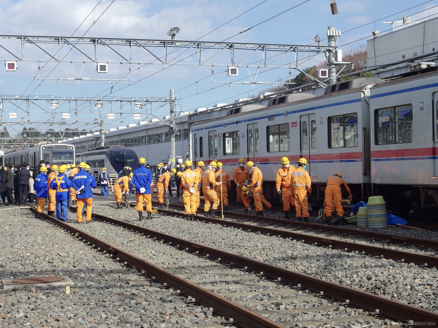 線路の仮復旧作業がほぼ終わる。