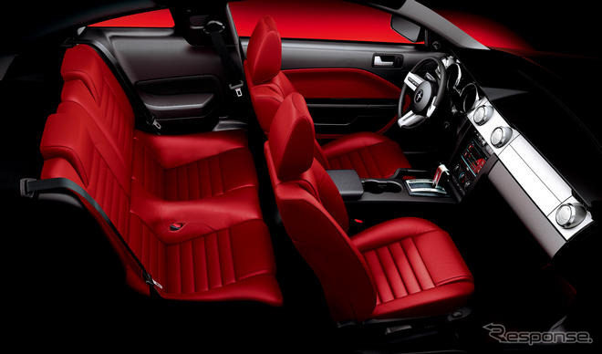 フォード マスタング 特別限定車…RED HOT
