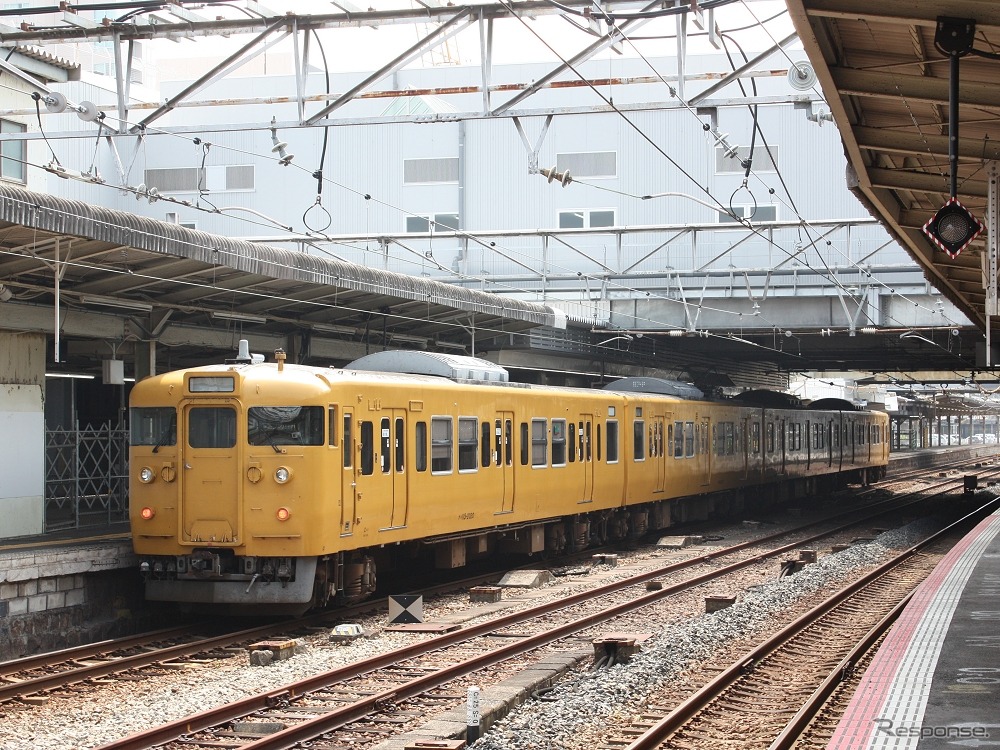 伯備線の普通列車でも運用しているJR西日本の115系電車。