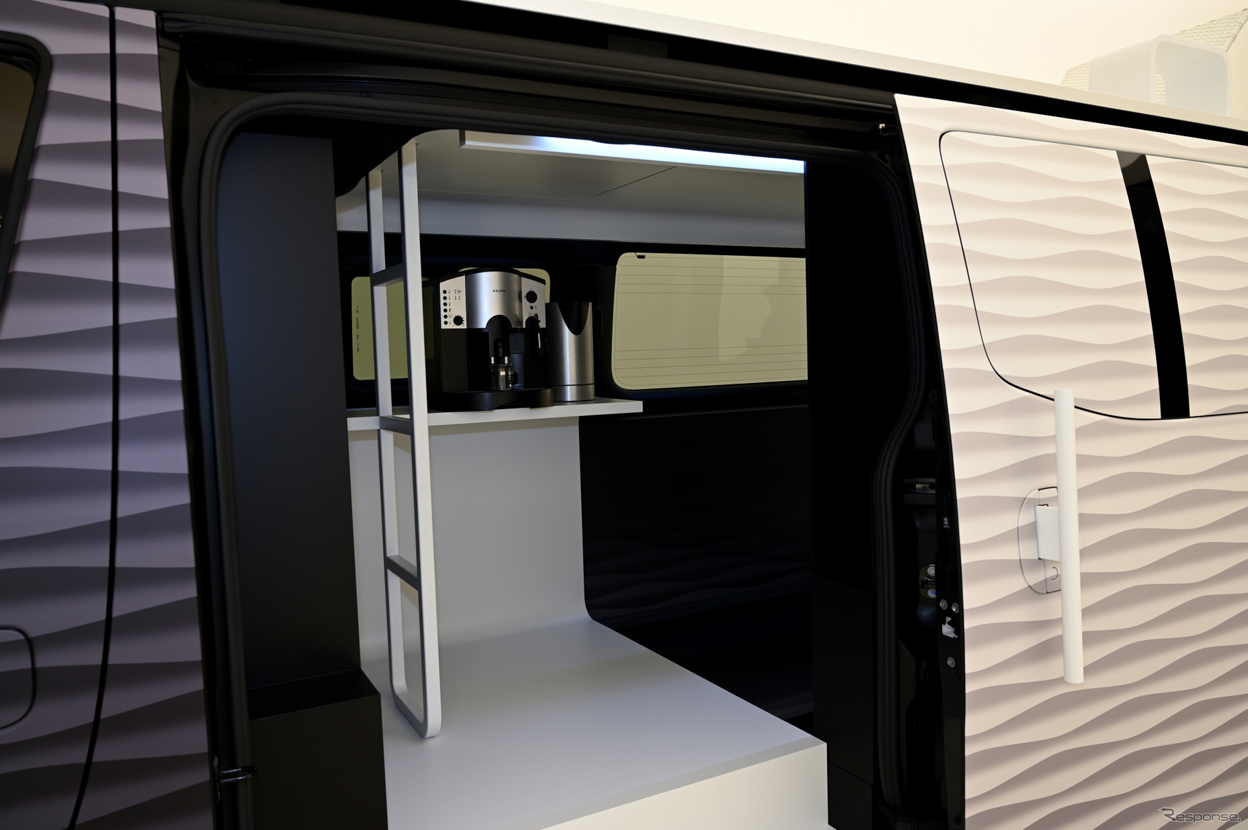 日産 NV350 CARAVAN OFFICE POD CONCEPT