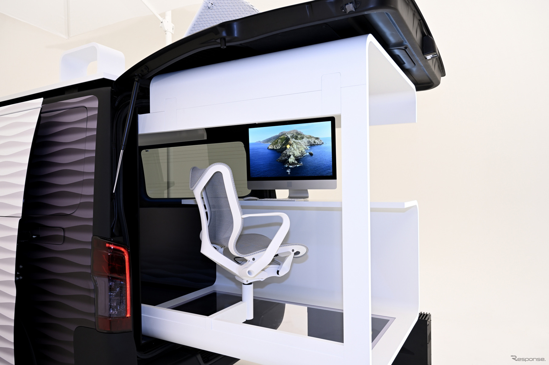 日産 NV350 CARAVAN OFFICE POD CONCEPT