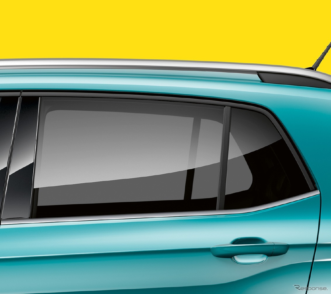 VW T-クロス TSI スタイル ダークティンテッドガラス（リヤ/リヤ左右、UVカット機能付）