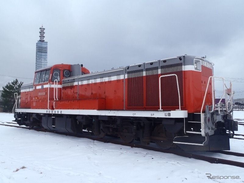 仙台臨海鉄道へ譲渡されたDE10-1250。国鉄・JR時代から塗色は変わらず、「日本国有鉄道」の文字が刻まれた車両銘板も残されているという。