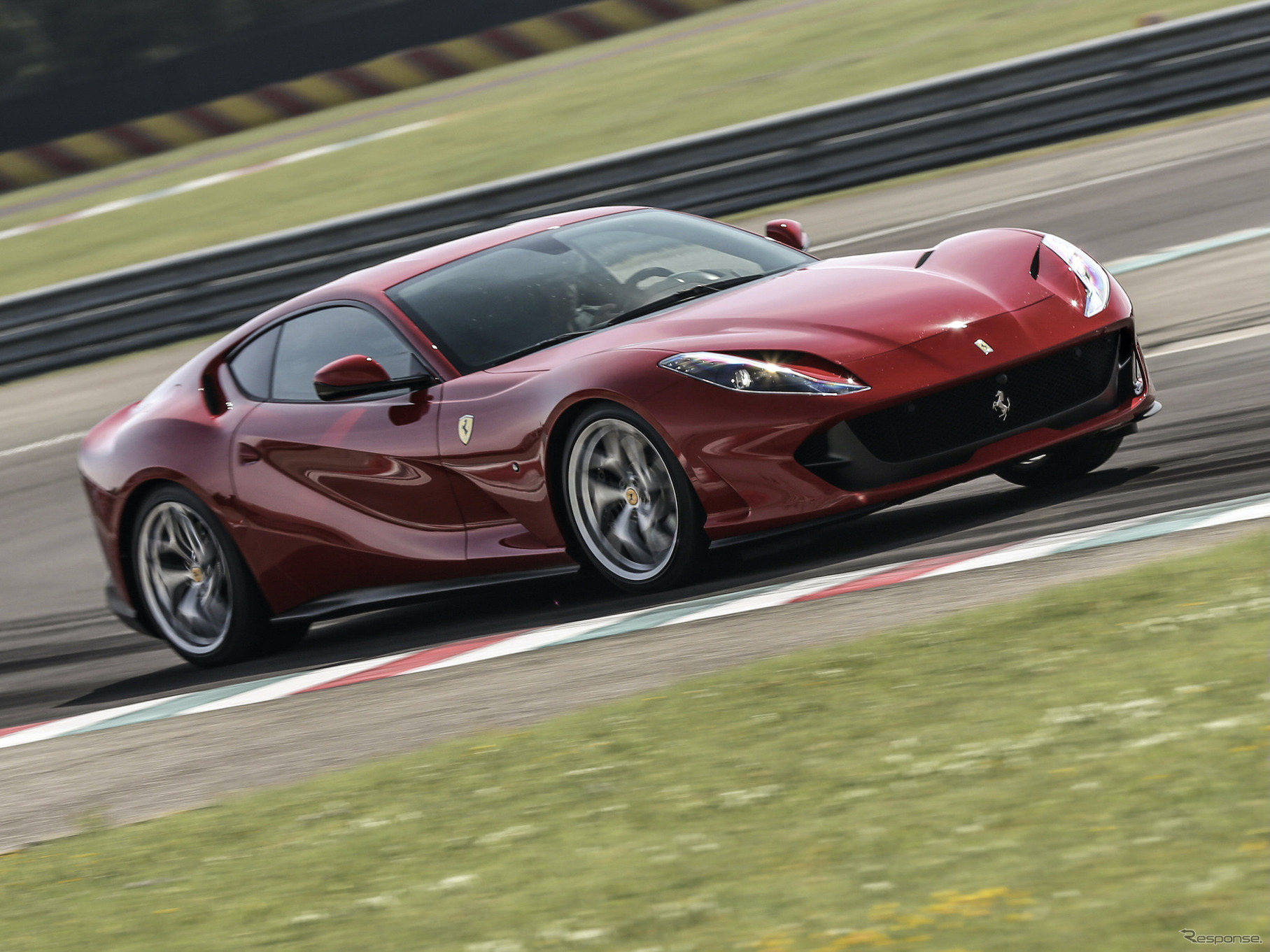 フェラーリ812スーパーファスト