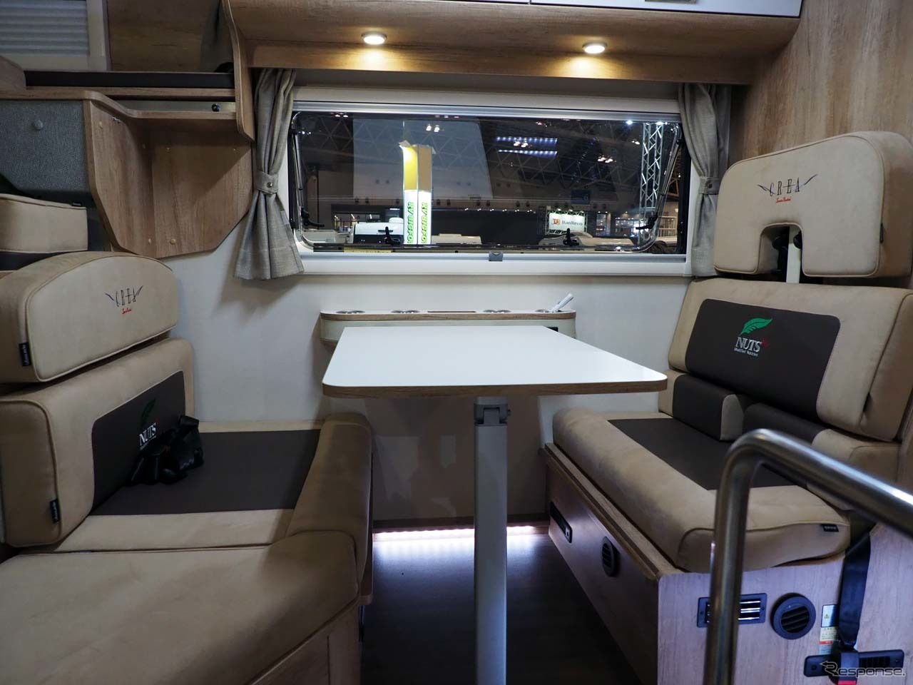 クレアの内装。左側のシート下にハイパーEVOのシステムが収納されている