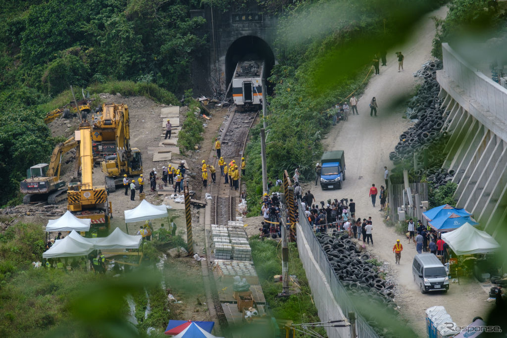 台湾の列車事故現場（4月3日）