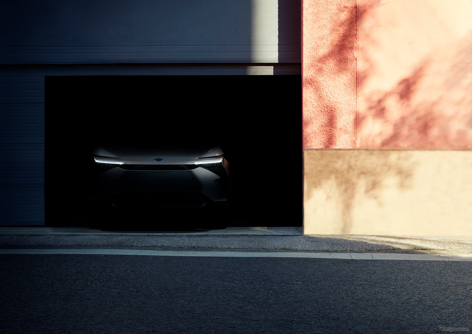 トヨタの新型EVのティザーイメージ
