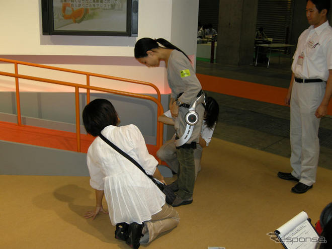 【福祉機器展08】ホンダの歩行アシスト体験、来場者に大人気
