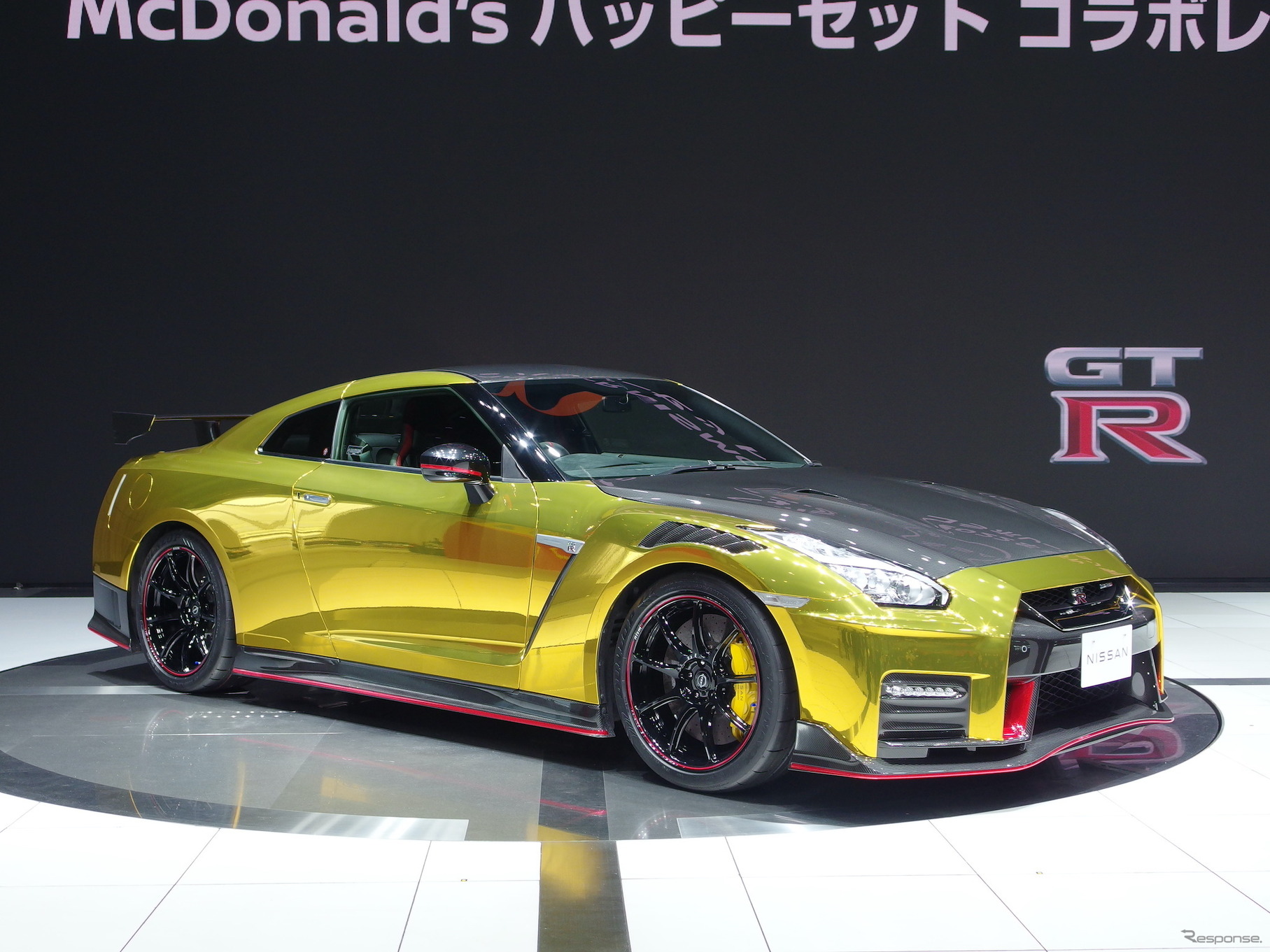 日産GT-R NISMO 2022年型ゴールド仕様