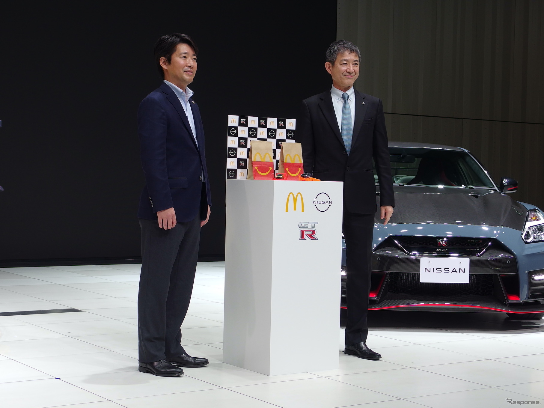 日本マクドナルドの元浜氏（向かって左）と日産チーフ・プロダクト・スペシャリストの田村宏志氏