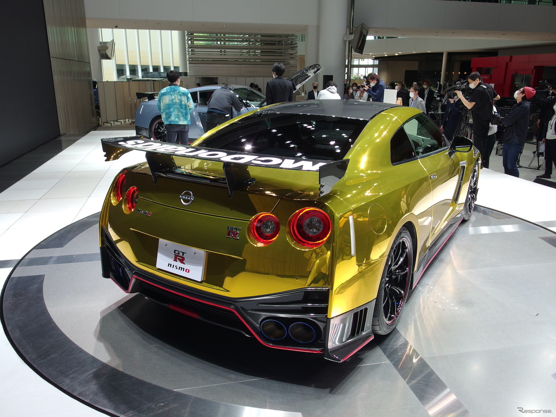 日産GT-R NISMO 2022年型ゴールド仕様