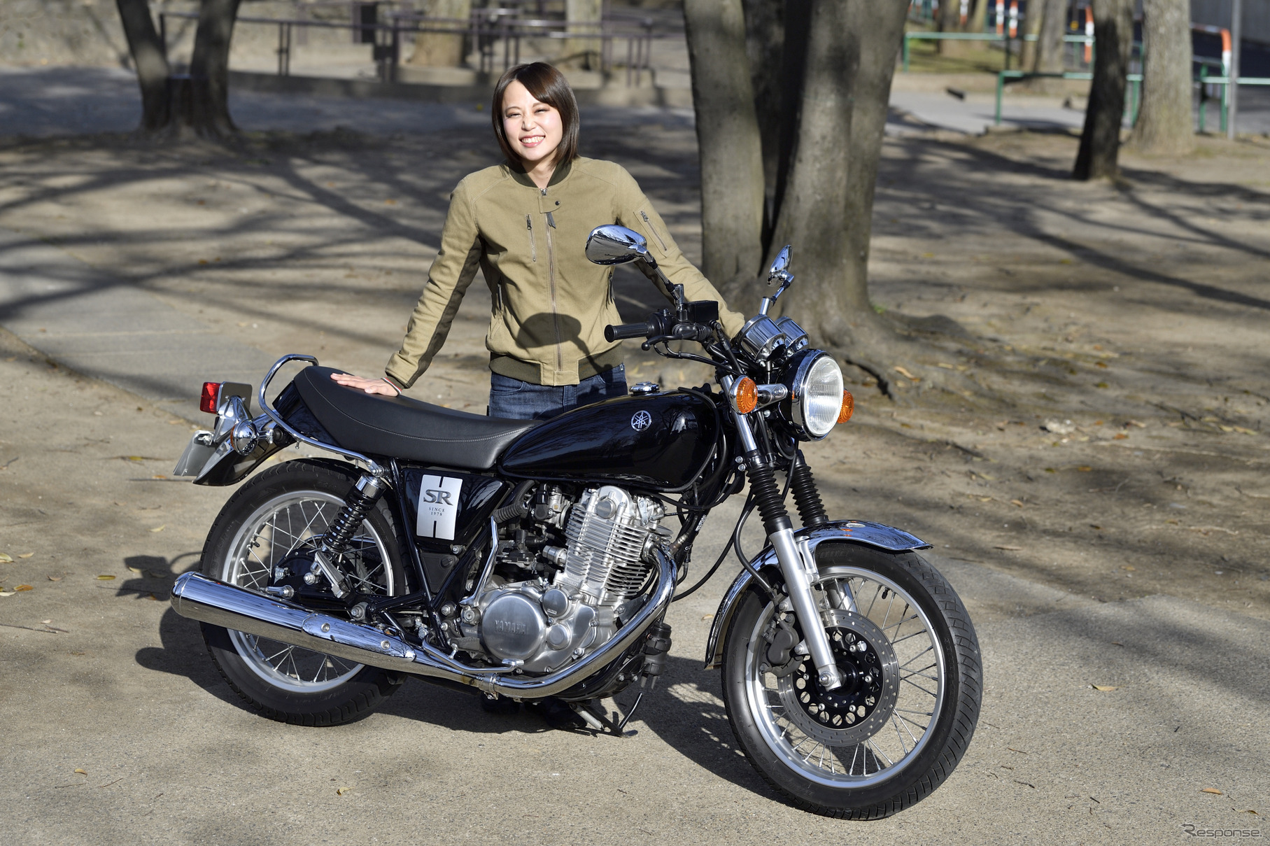 ヤマハ SR400と小鳥遊レイラさん