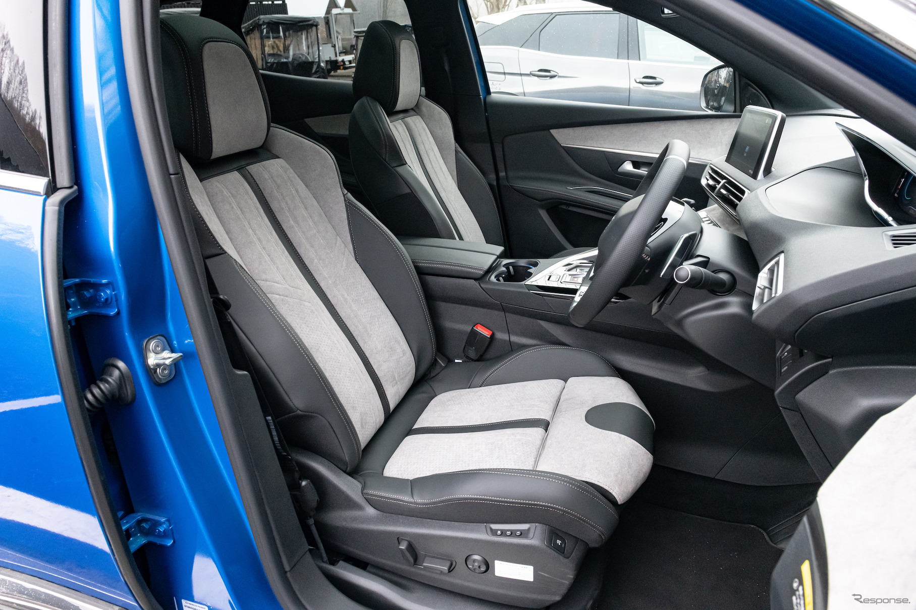 プジョー 3008 GT ハイブリッド4