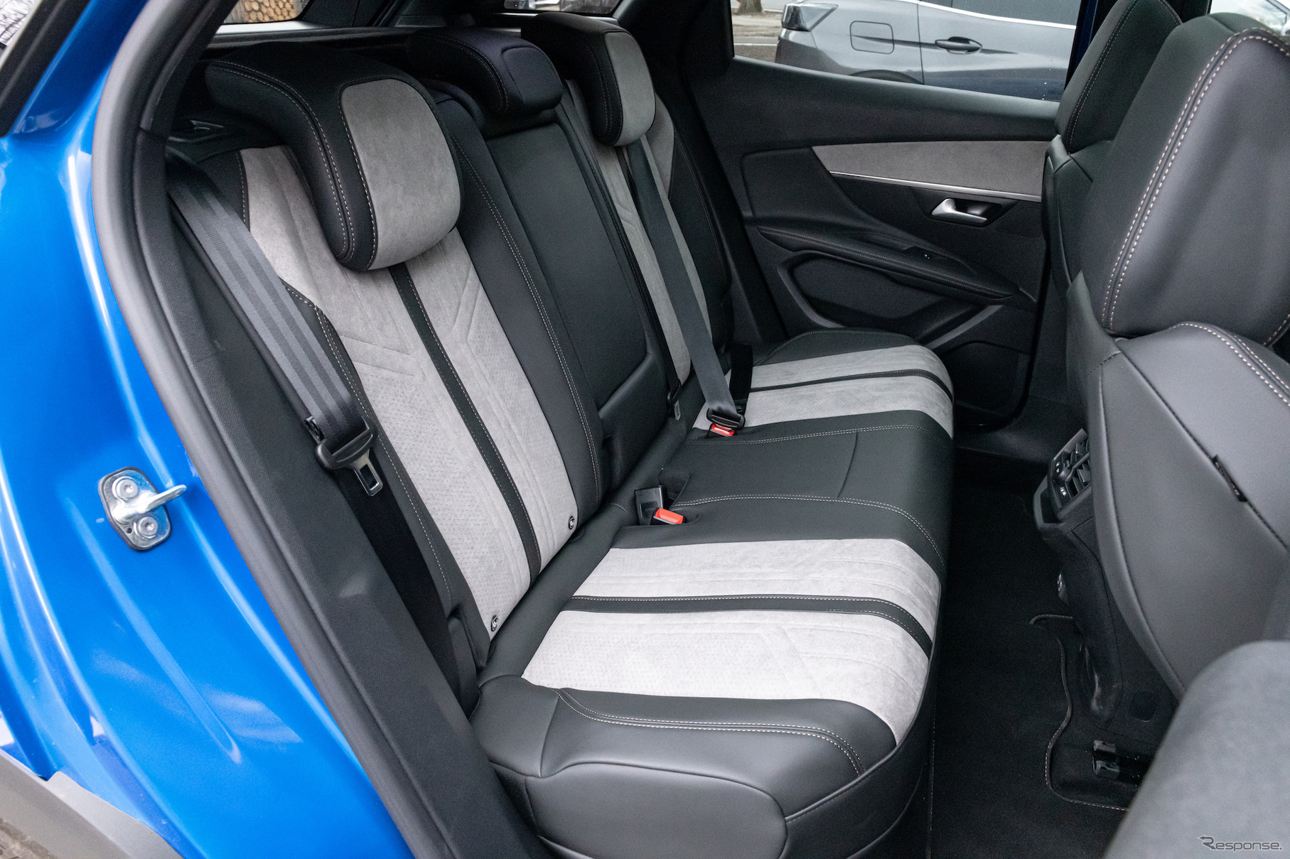 プジョー 3008 GT ハイブリッド4