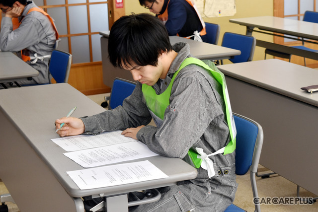 腕一本！　長野の鈑金塗装職人たちが競い合うプロの技に密着