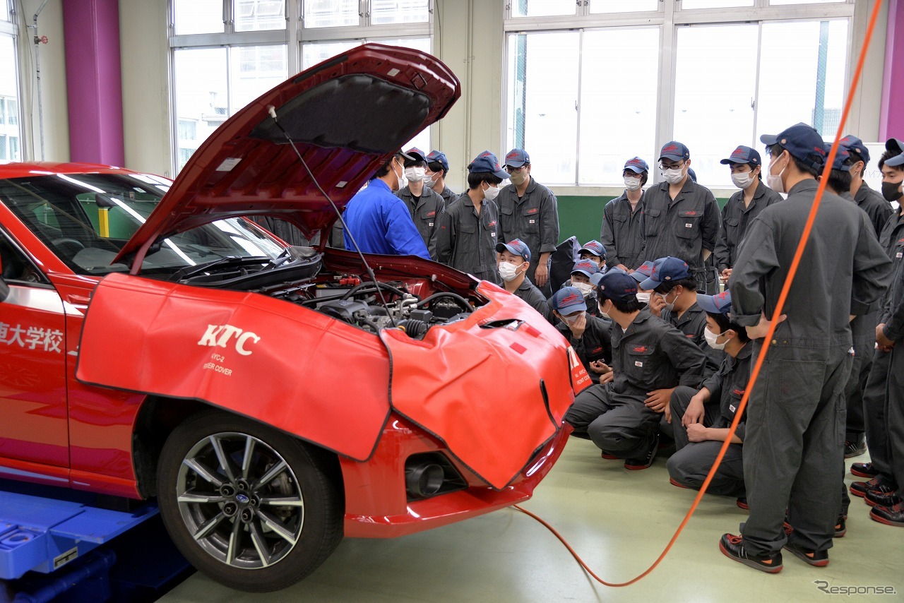 埼玉自動車大学校「公開授業＋旧車・スーパーカー展示」