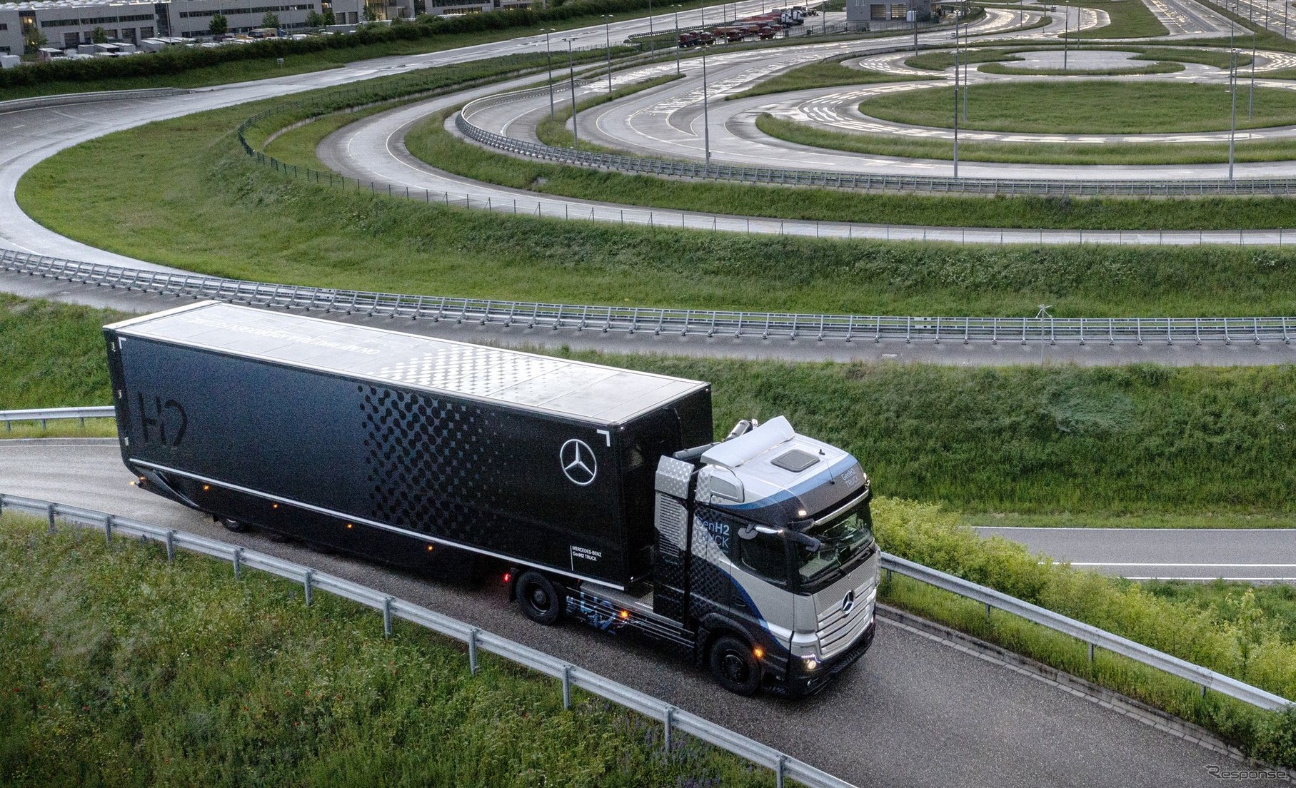 メルセデスベンツの燃料電池トラック『GenH2トラック』のプロトタイプ