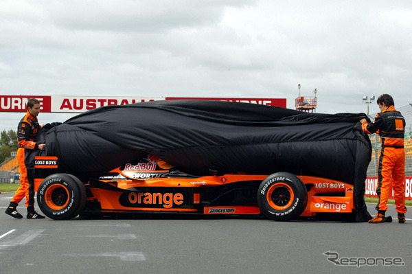 アロウズがニューマシン「A23」を発表---前向きフレンツェン