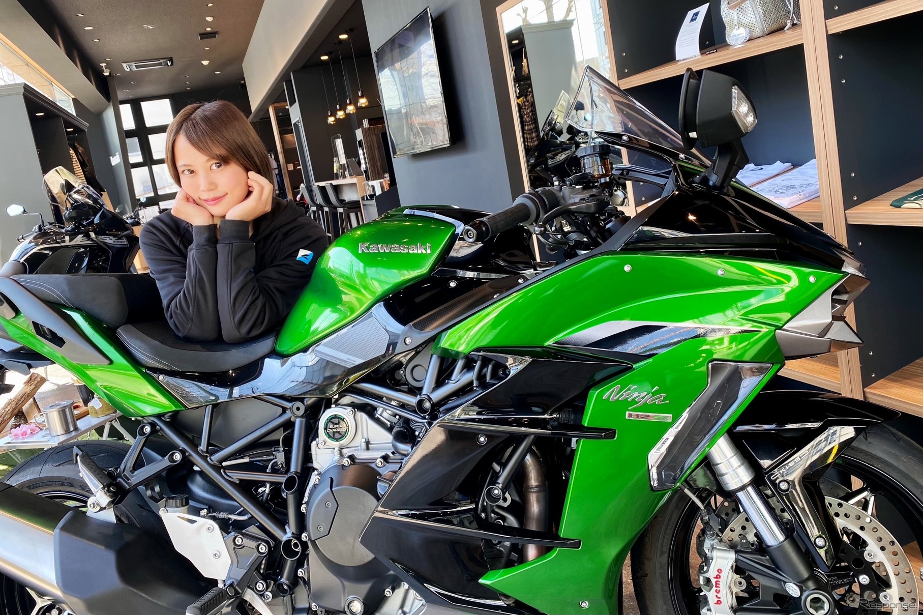 カワサキ Ninja H2 SX SE＋と小鳥遊レイラさん