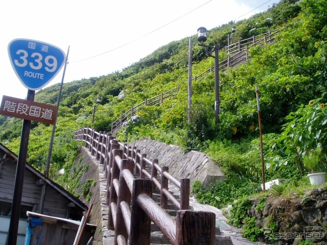 龍飛崎の階段国道