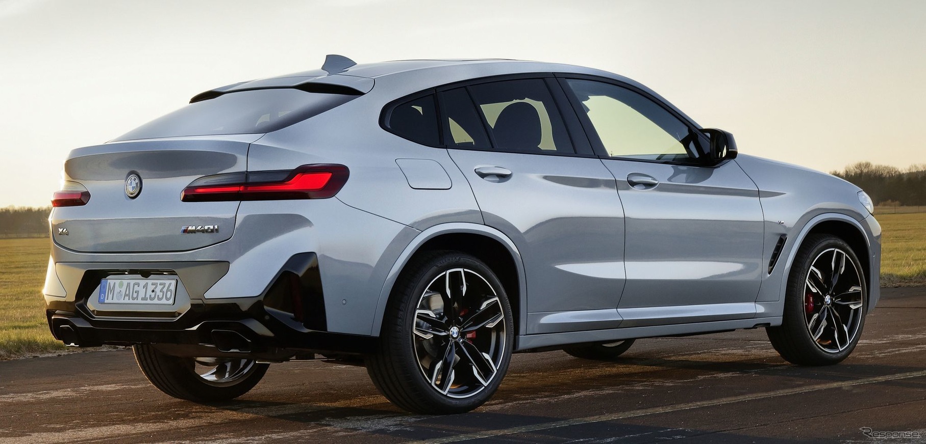 BMW X4 改良新型の「M40i」