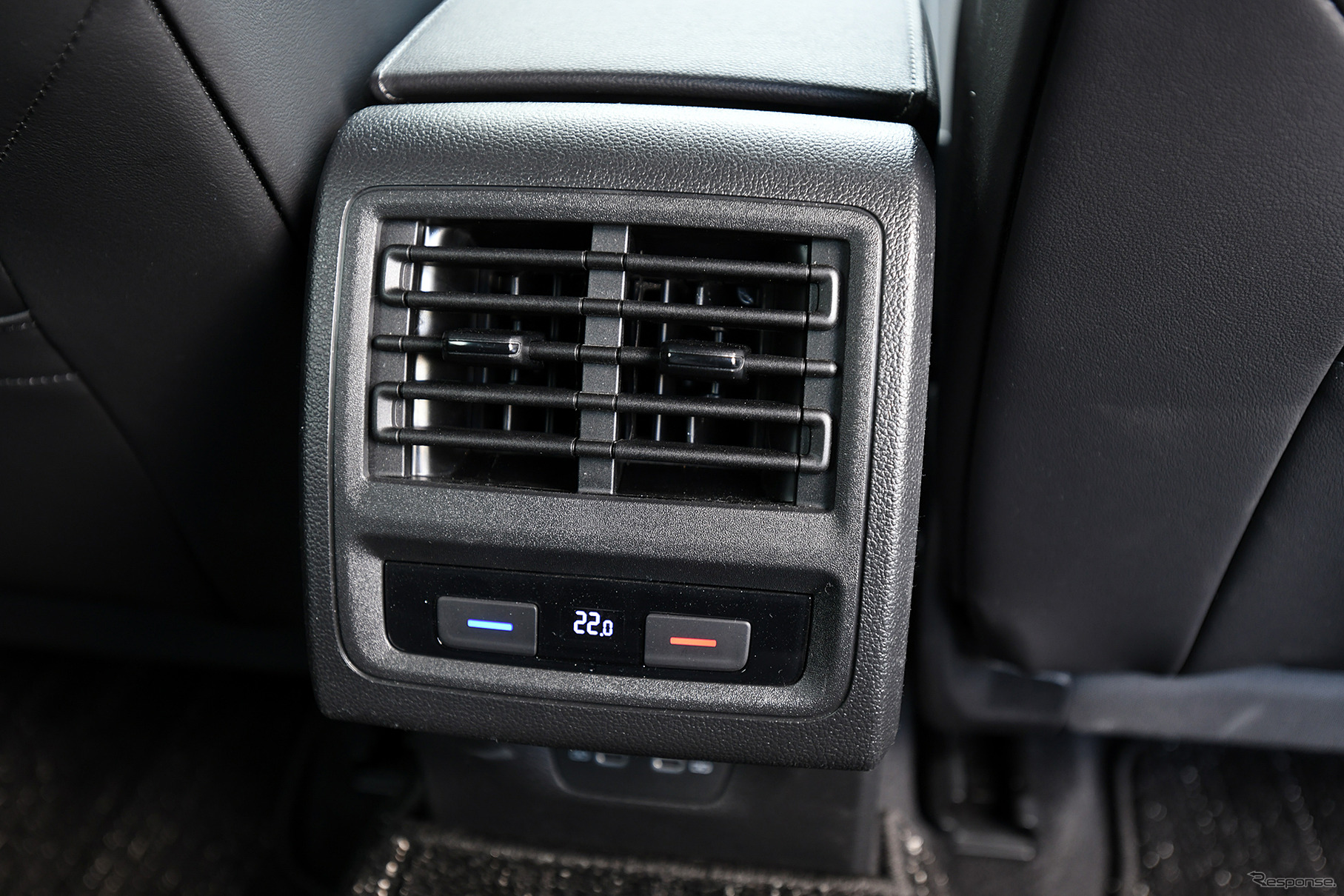 VW ゴルフ 新型（eTSI R-Line）