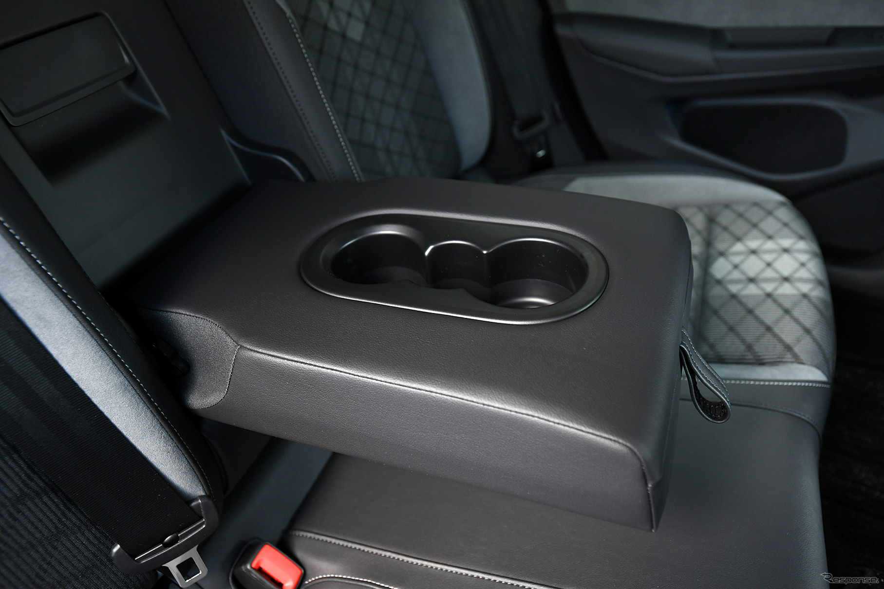 VW ゴルフ 新型（eTSI R-Line）