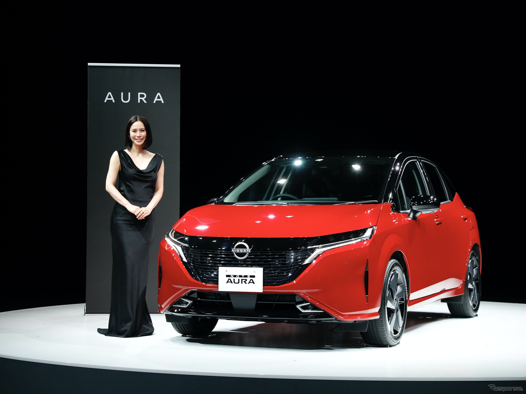日産ノートオーラと、発表会ゲストの中谷美紀