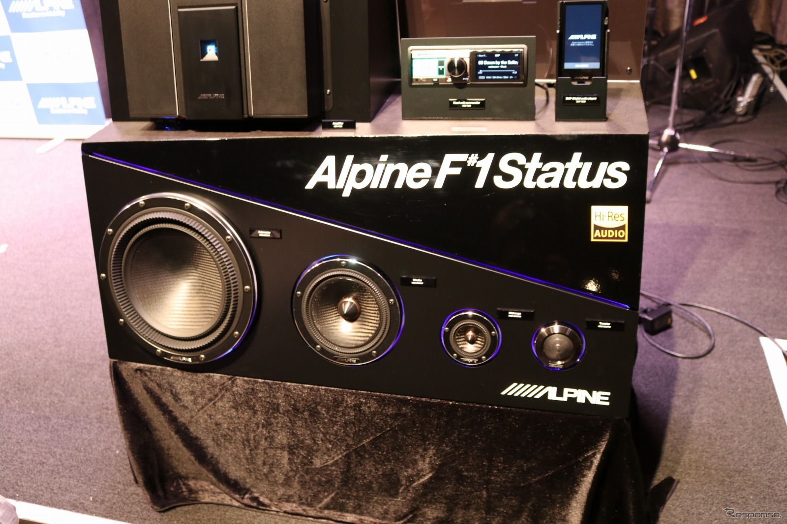 沈黙を破り突如登場した最先端カーオーディオシステム「AlpineF#1Status」