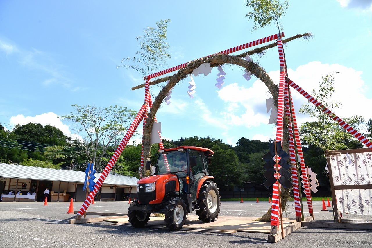 笠間稲荷神社、車の茅の輪くぐり