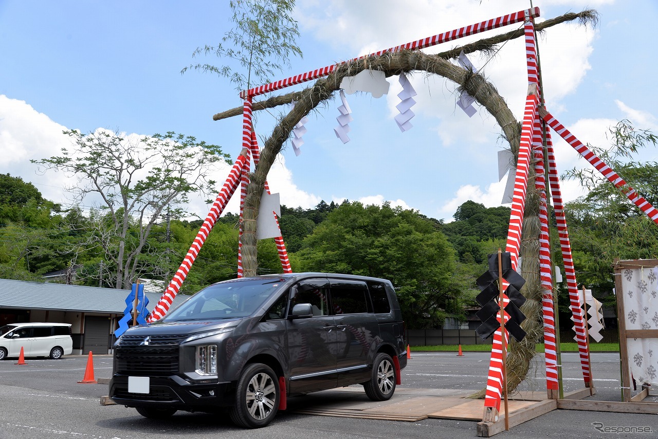 笠間稲荷神社、車の茅の輪くぐり