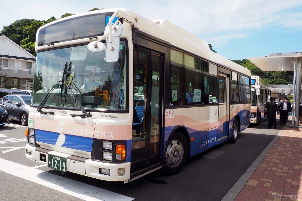 呼出型最適経路バス「MyRide のるる」実証運行の模様