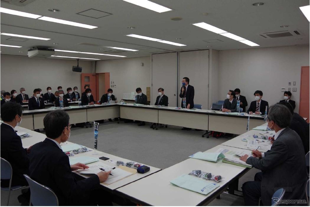 6月25日に国土交通省で開かれた3回目の「DMVに関する技術評価検討会」の様子。