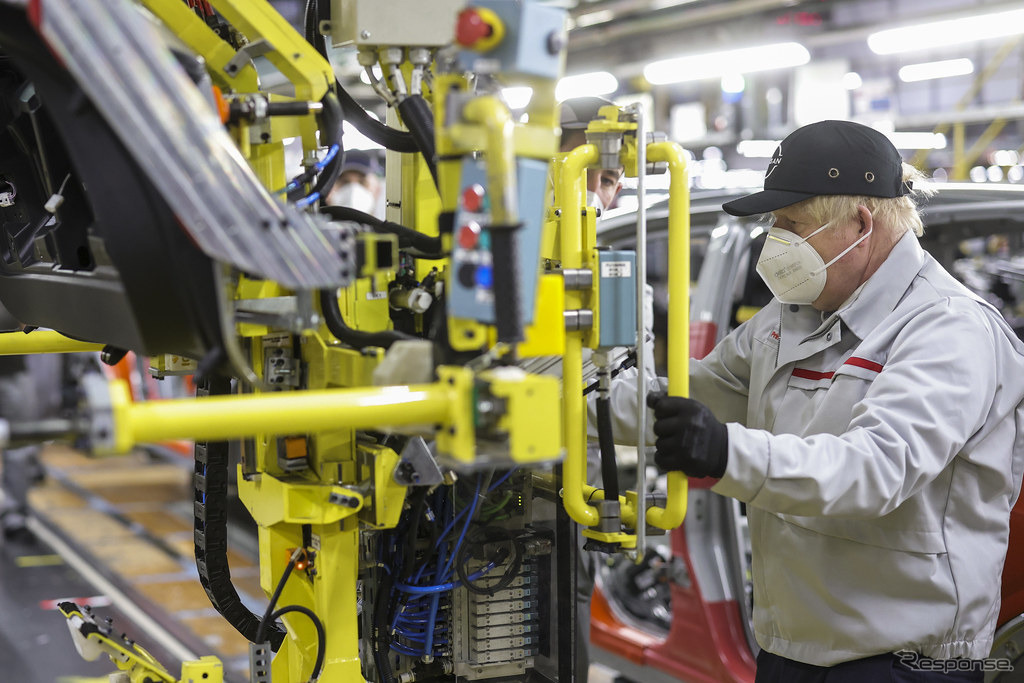 日産の英国サンダーランド工場を訪問したボリス・ジョンソン首相