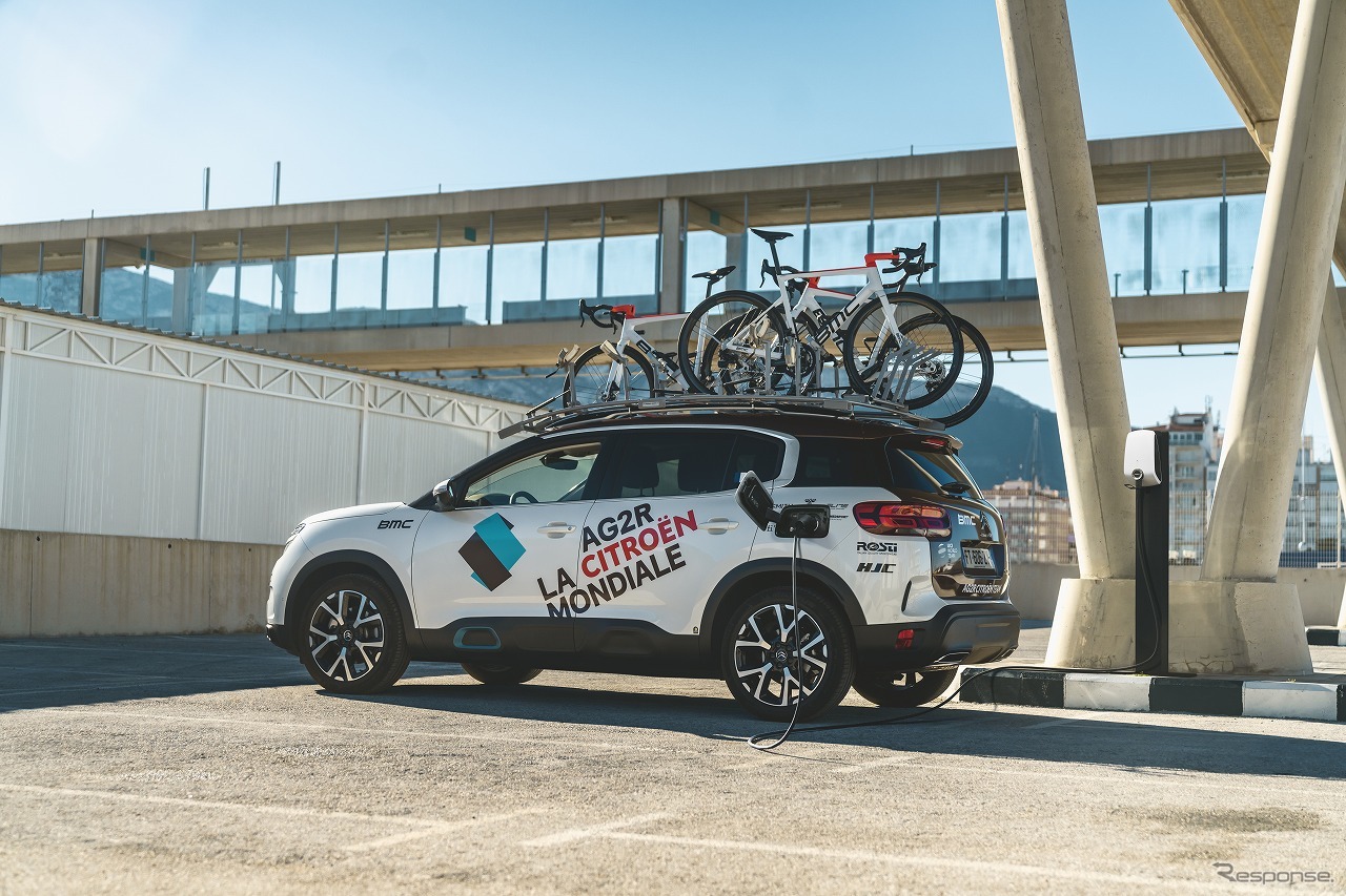 アージェードゥーゼル・シトロエン・チームとチームカーのC5 エアクロスSUV プラグインハイブリッド