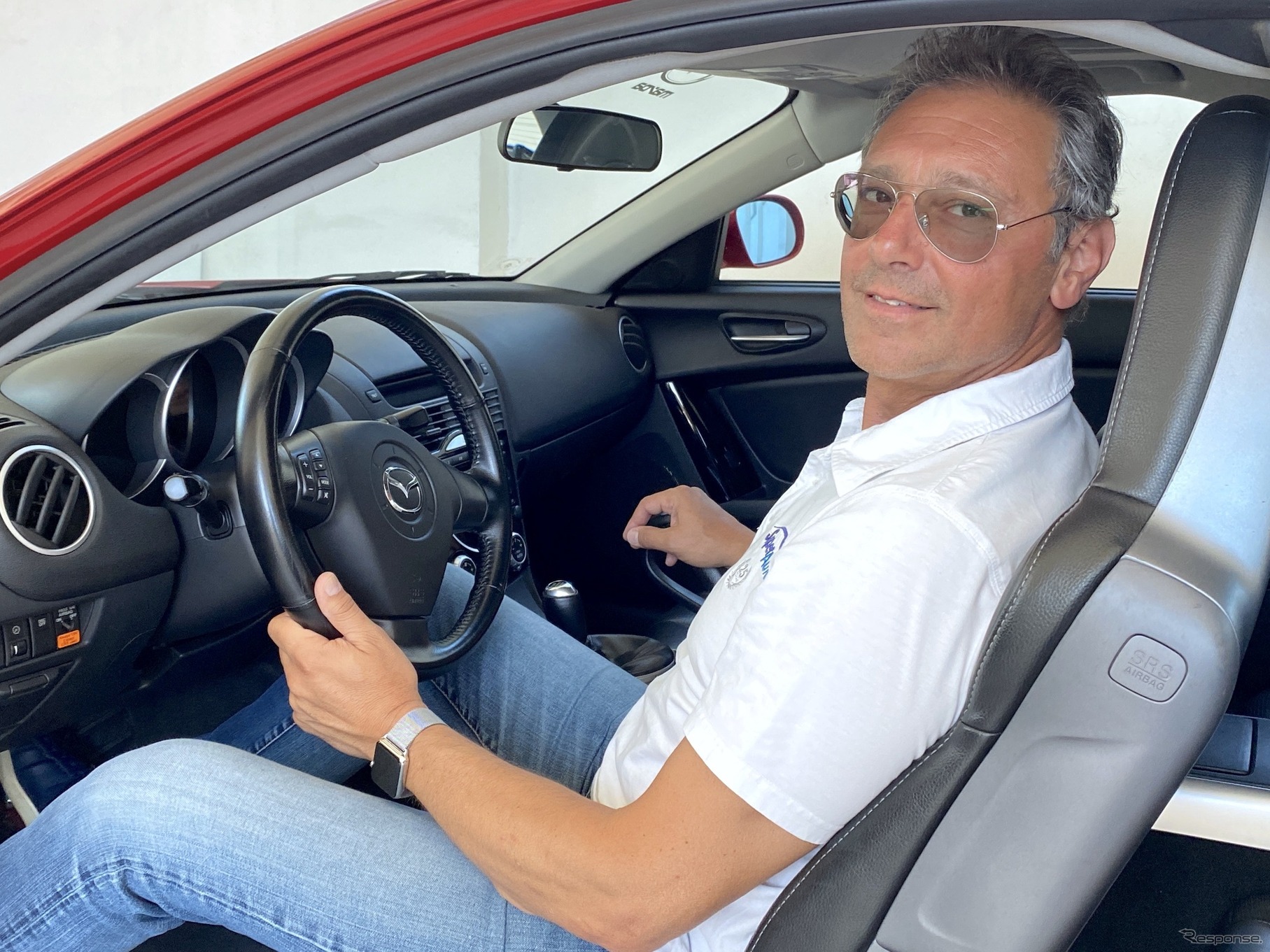 RX-8のシートに収まるラッツェーリ社長
