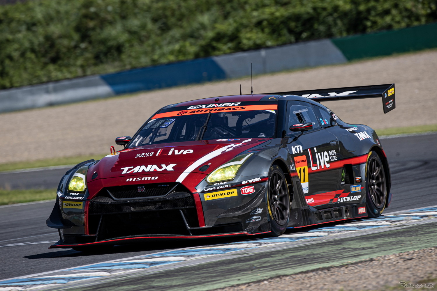 GT300クラス2位の#11 GAINER TANAX GT-R（平中克幸／安田裕信）