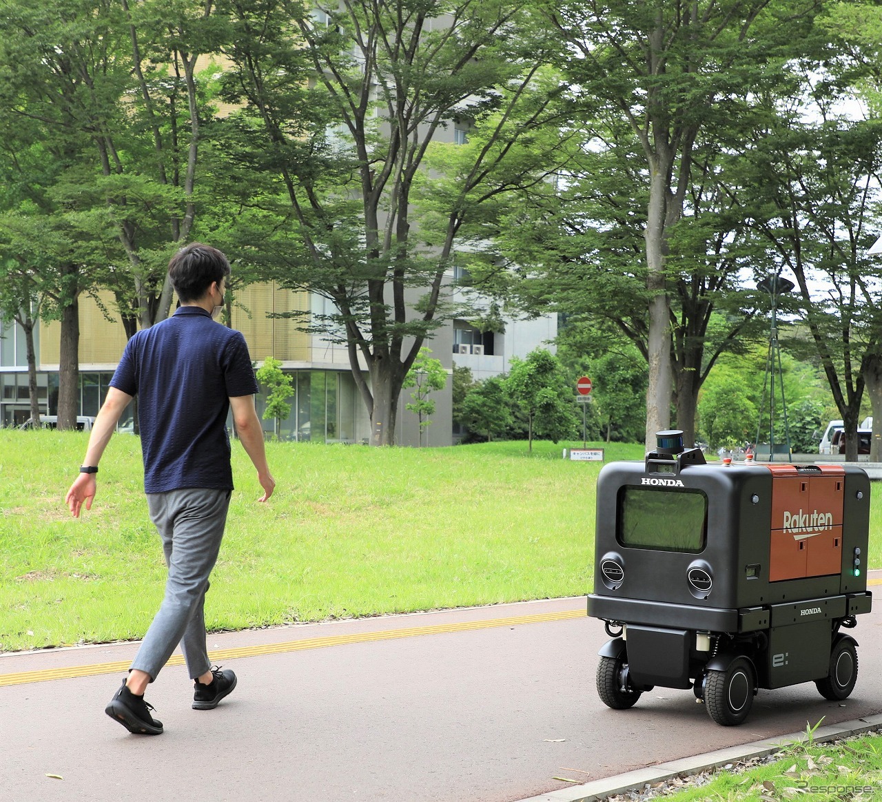 自動配送ロボット