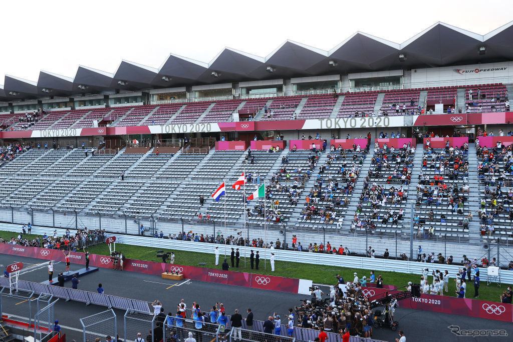 女子ロードレース表彰式（7月25日、富士スピードウェイ）