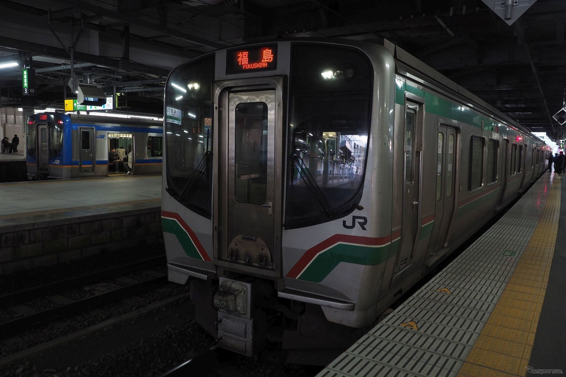 東北本線の上り普通列車。同線では倒木の影響で白石～福島間で運行を見合わせている。東北本線仙台駅。