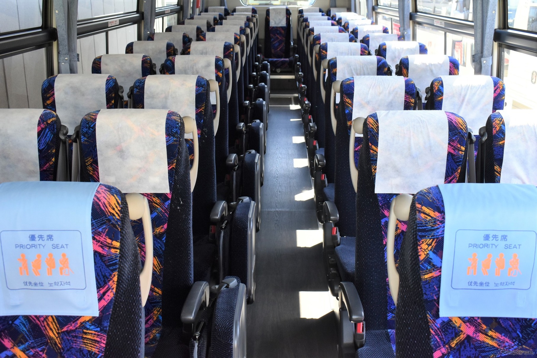 着席バスで使用する車両は高速バスタイプ（参考画像）