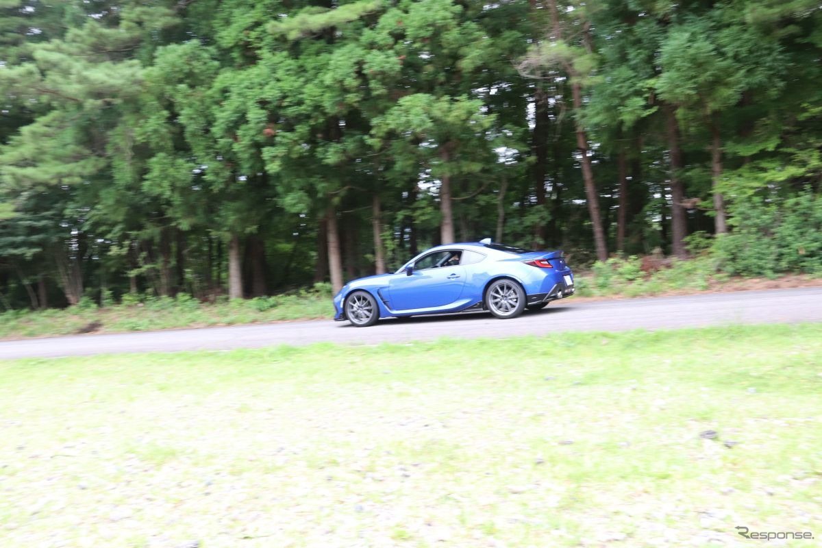 新井選手が走行会で新型BRZをインプレッション