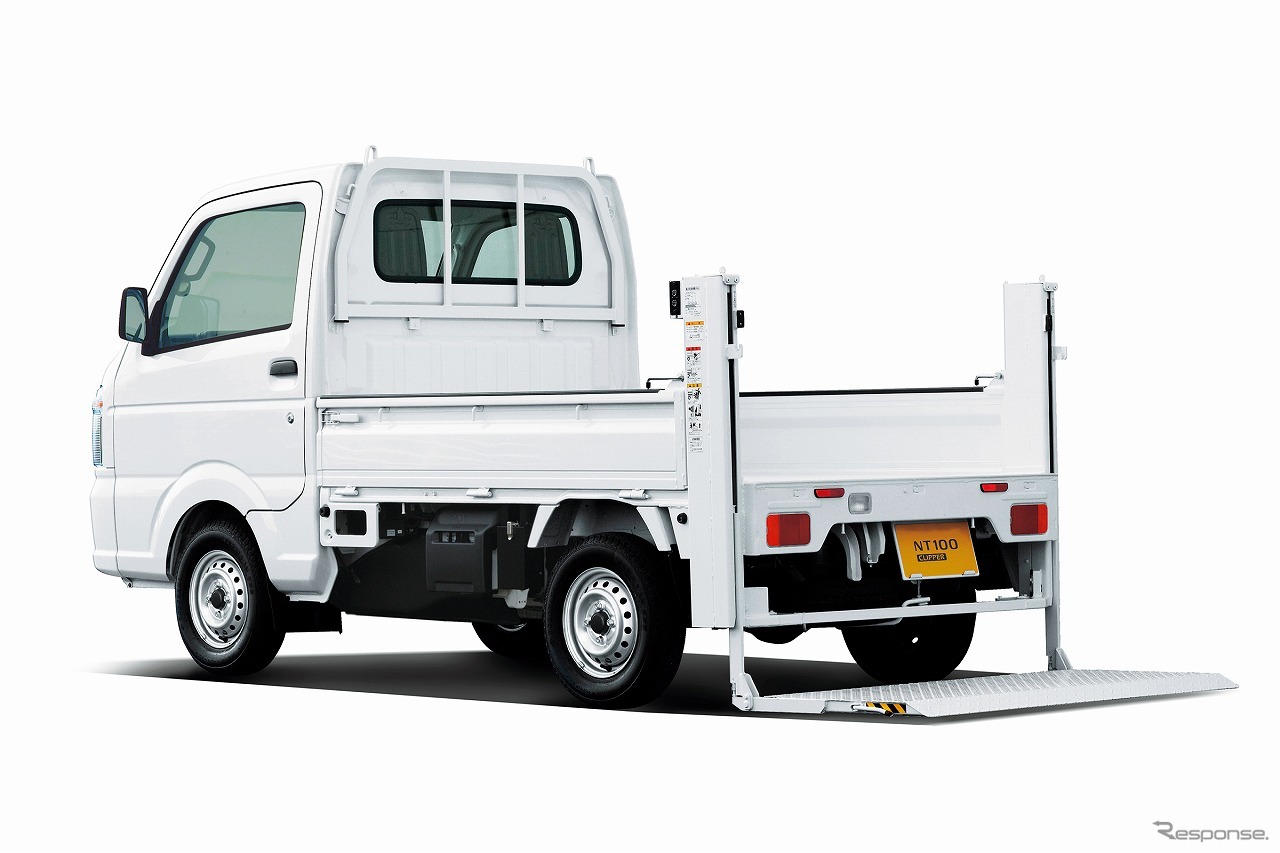 日産 NT100クリッパー「リヤゲートリフター付トラック」