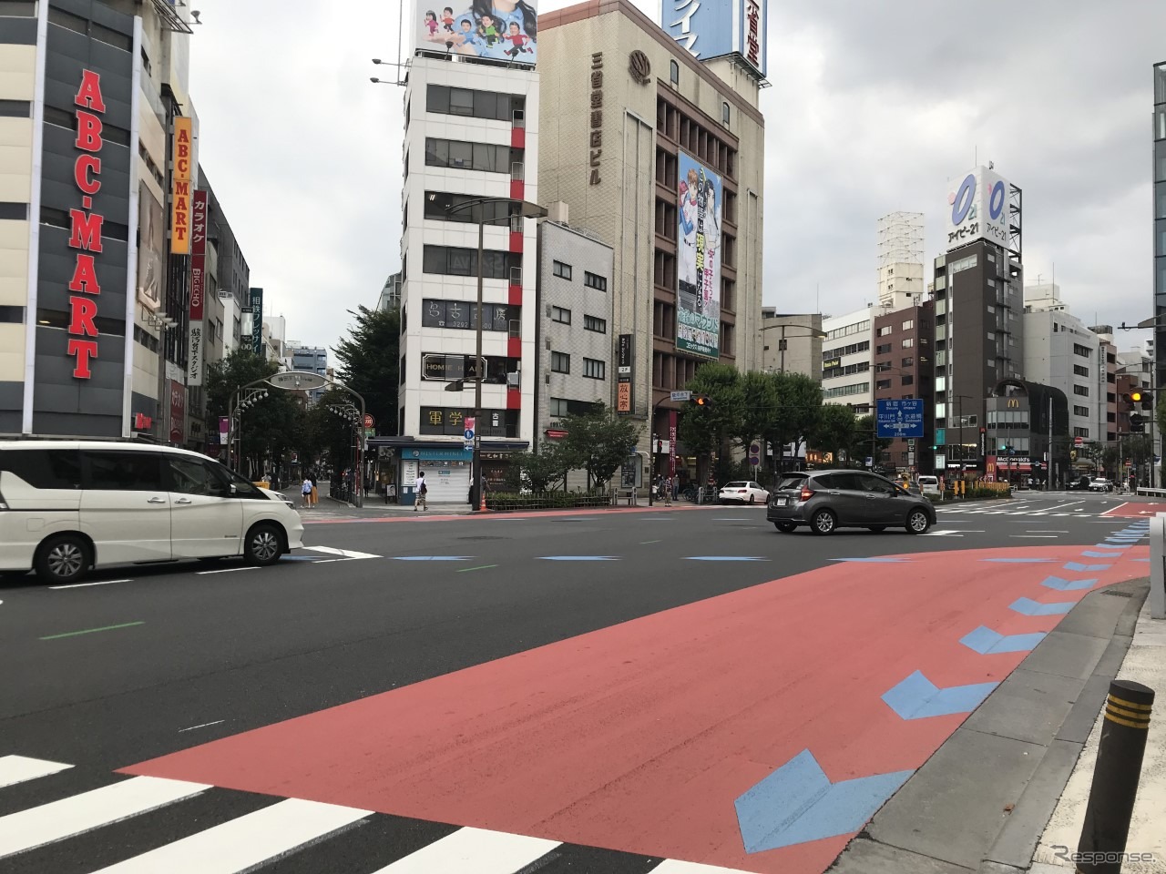 東京2020パラリンピックマラソンのコース、靖国通り駿河台下交差点