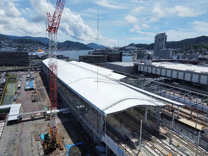 長崎駅の建設状況（8月時点）。