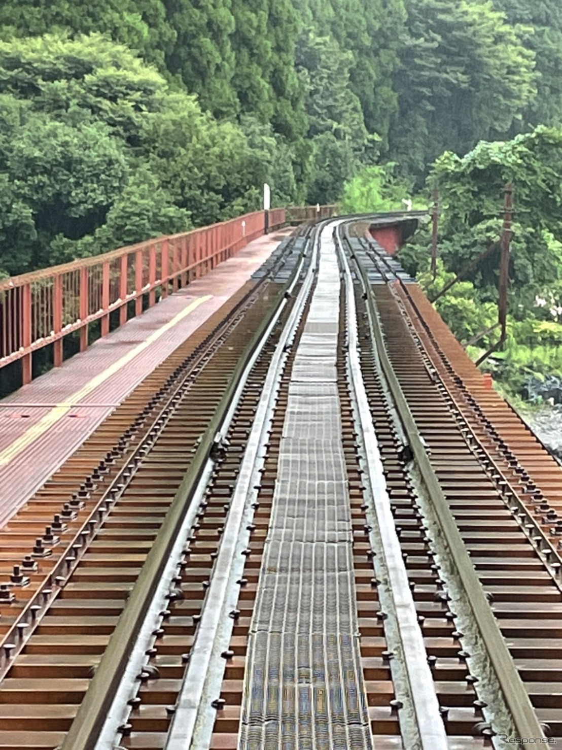 線路変状が起きた第十玖珠川橋りょうの被災直後。