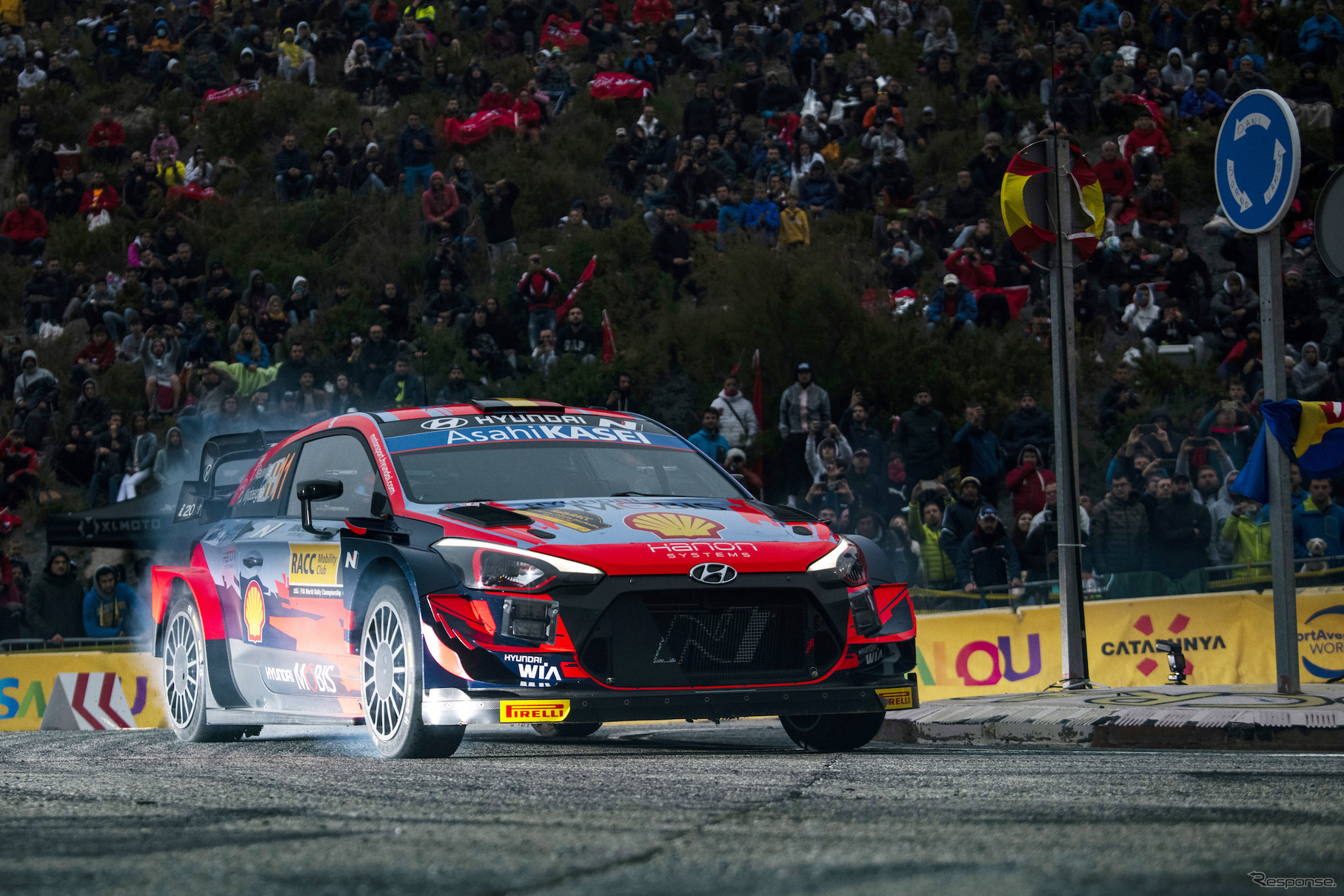 WRC第11戦スペインで優勝した#11 ティエリー・ヌービル（ヒュンダイ）。