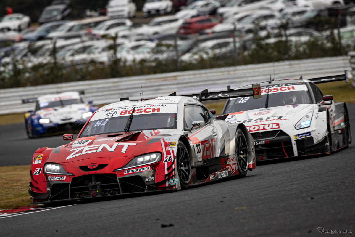 GT500クラス2位の#38 ZENT CERUMO GR Supra（立川祐路／石浦宏明）