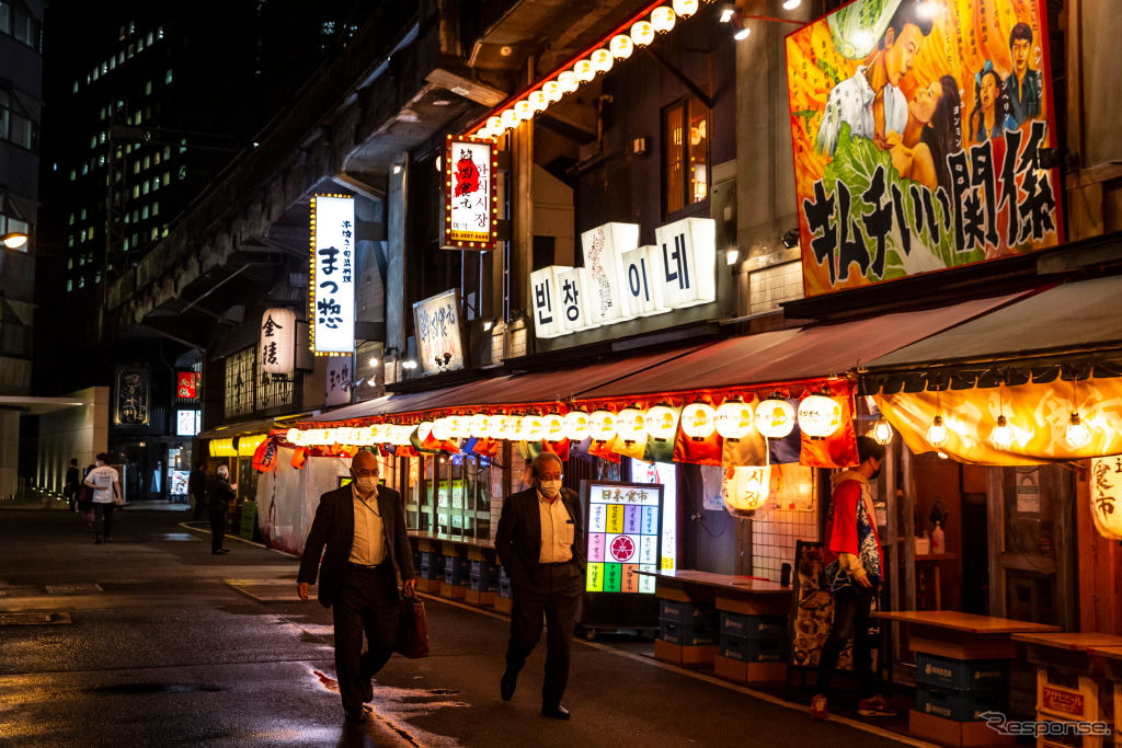 飲食店が通常の時間帯で営業を再開した東京（有楽町、10月25日）