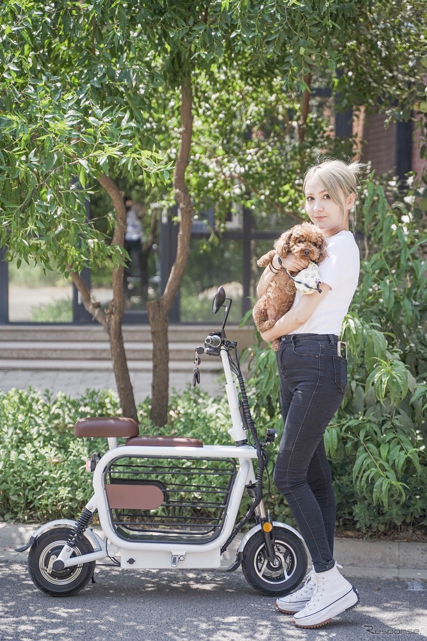 愛犬と一緒に乗れる電動バイク「モペット」